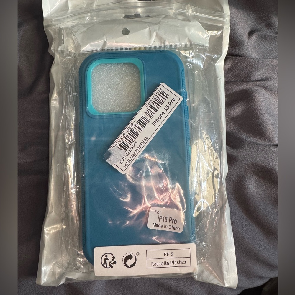 iPhone 15 pro case with screen protector